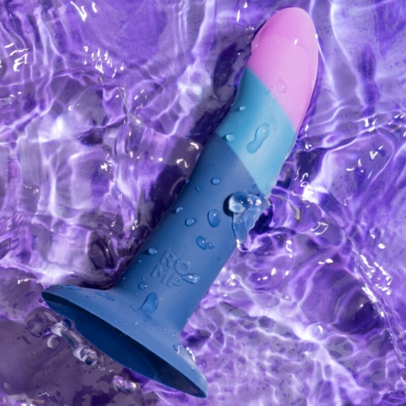 ROMP - PICCOLO GODEMICHET EN SILICONE AVEC VENTOUSE TRICOLORE 14 CM ROMP