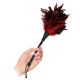 FETISH FANTASY SERIES - CARESSEUR DE PLUMES NOIRES ET ROUGES FETISH FANTASY SERIES
