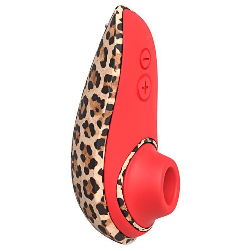 Stimulateur clitoridien nomade Womanizer Liberty 2 motif léopard avec couvercle magnétique
